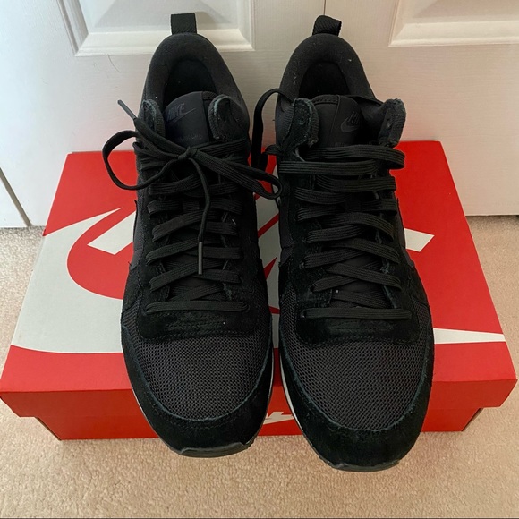 **SOLD** 10 Women’s Nike Internationalist Mid Sneakers - Picture 4 of 5